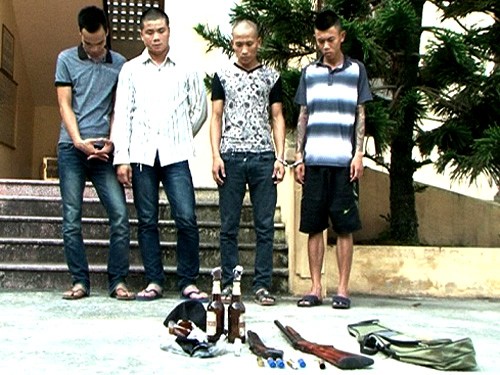 Giang hồ dùng súng hoa cải và “bom xăng” triệt hạ đối thủ - ảnh 1